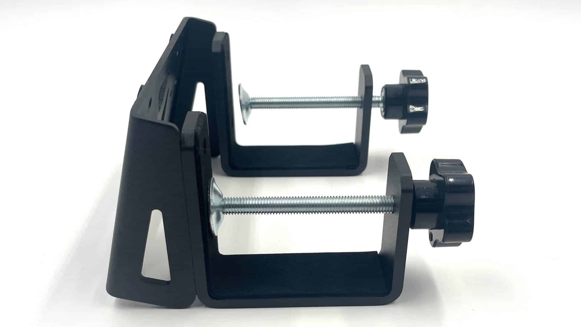 Le système d'accroche pour bureau est large mais efficace