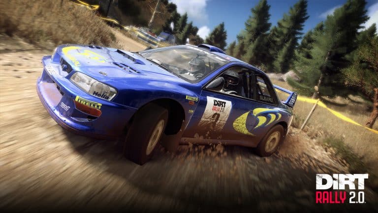 Une Subaru Impreza bleue en glisse sur la terre dans DiRT Rally 2.0