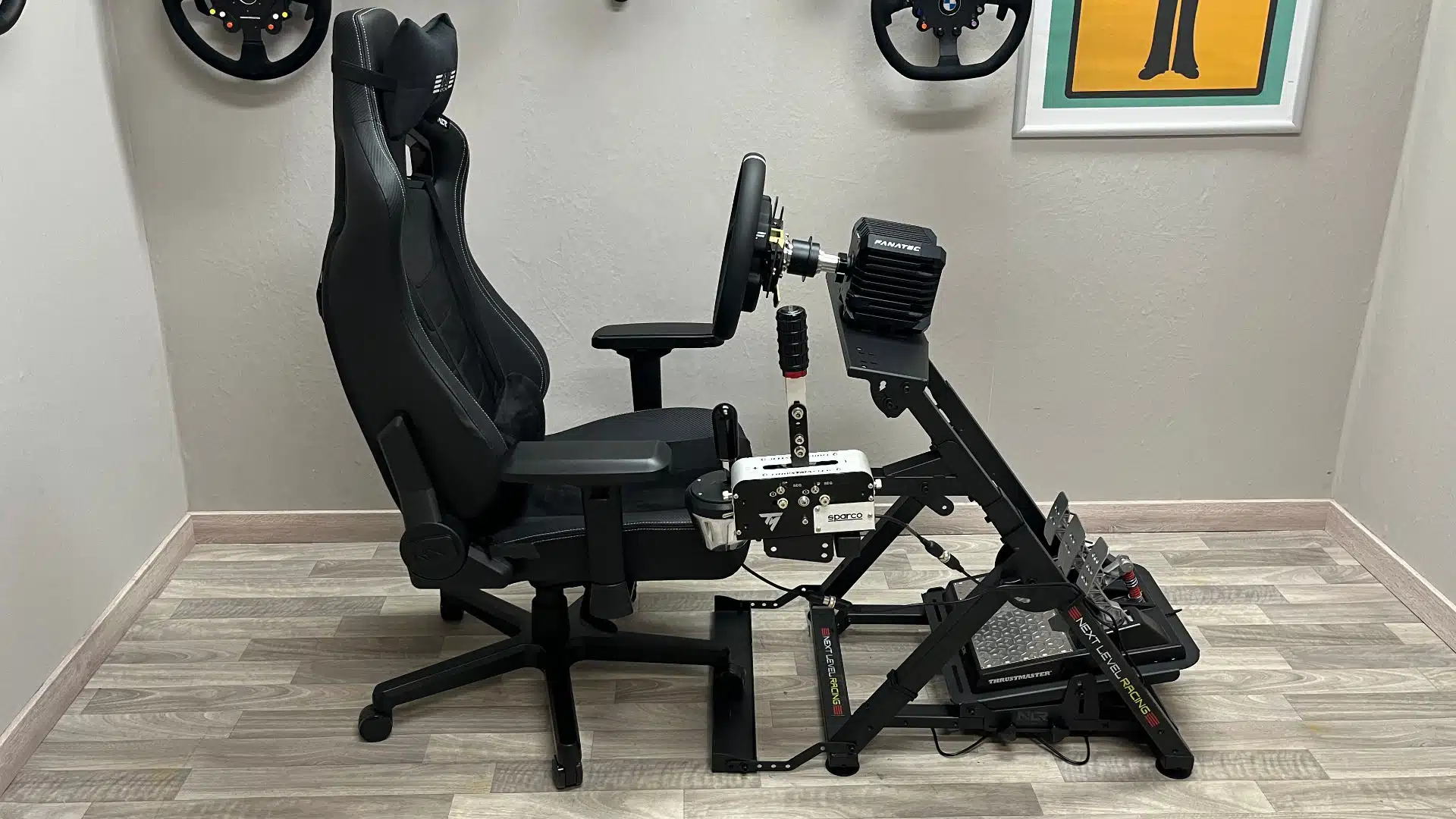 Le Wheel Stand avec volant, pédalier, levier et siège Elite