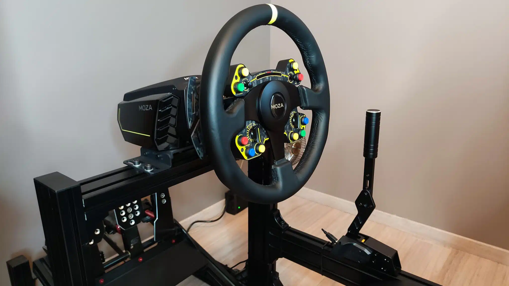 Le frein à main simracing Moza HBP pendant notre test