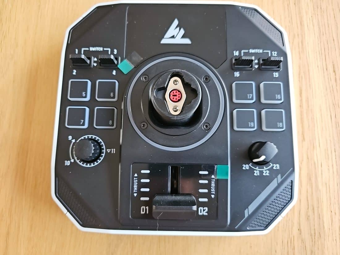 Test Thrustmaster SOL-R2 : Un double joystick pour conquérir l’espace ...