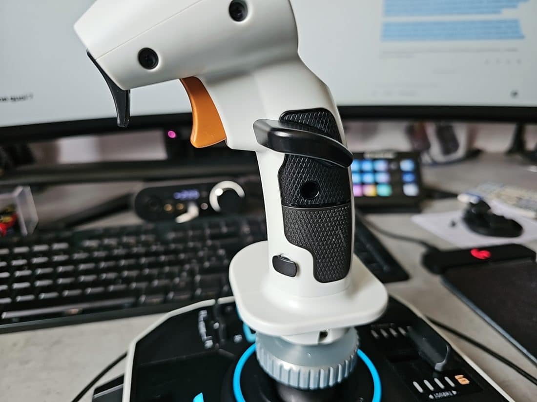 Test Thrustmaster SOL-R2 : Un double joystick pour conquérir l’espace ...