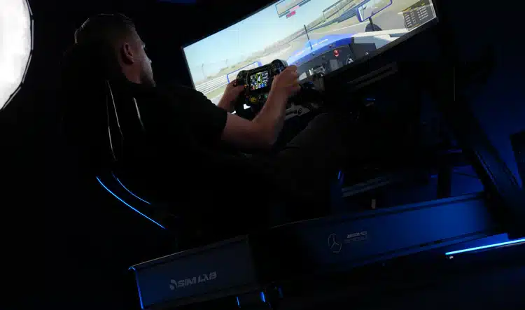 Cockpit Sim-Lab Mercedes-AMG PETRONAS conduite
