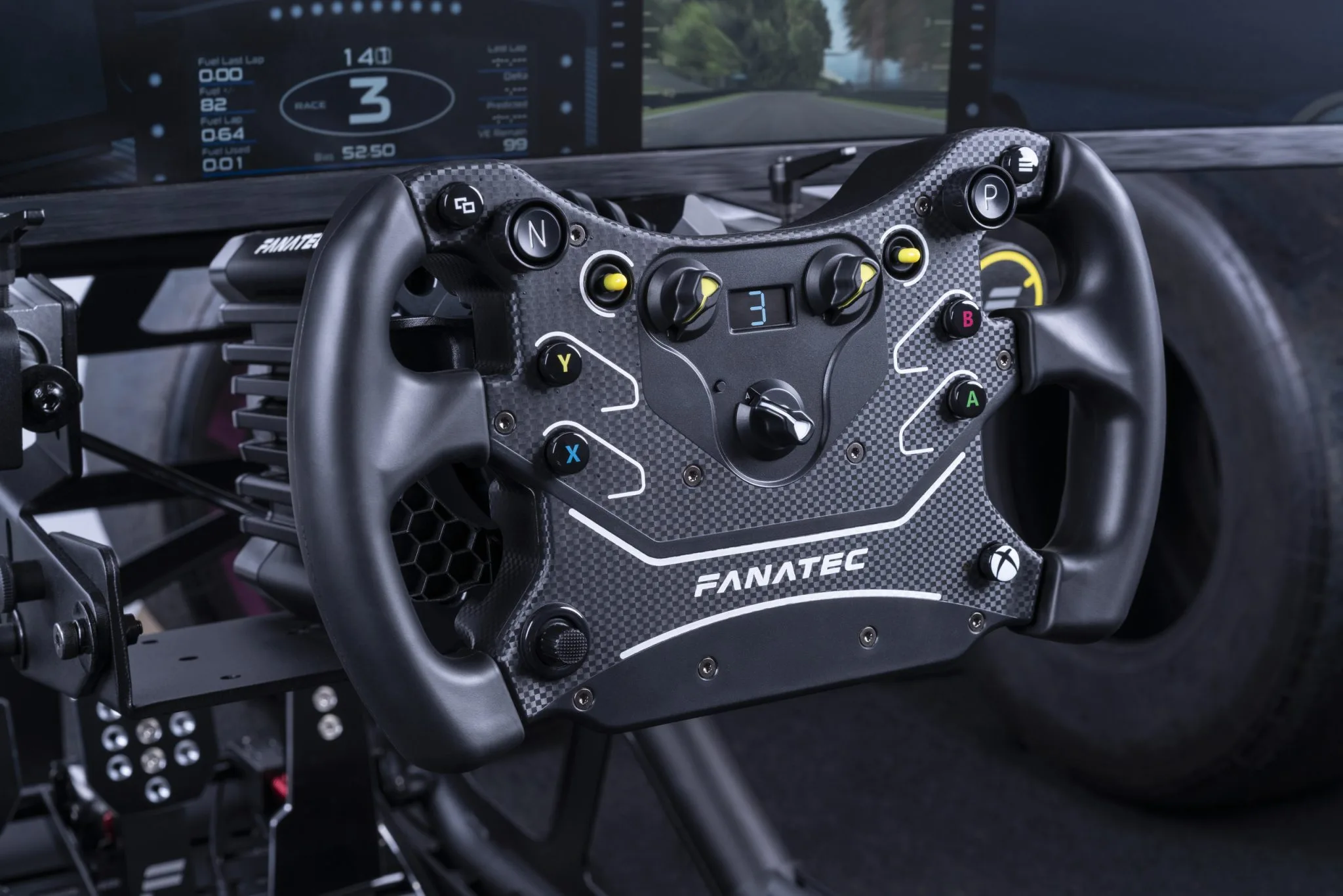 Volant Fanatec CSL Steering Wheel GT3 tenu en main