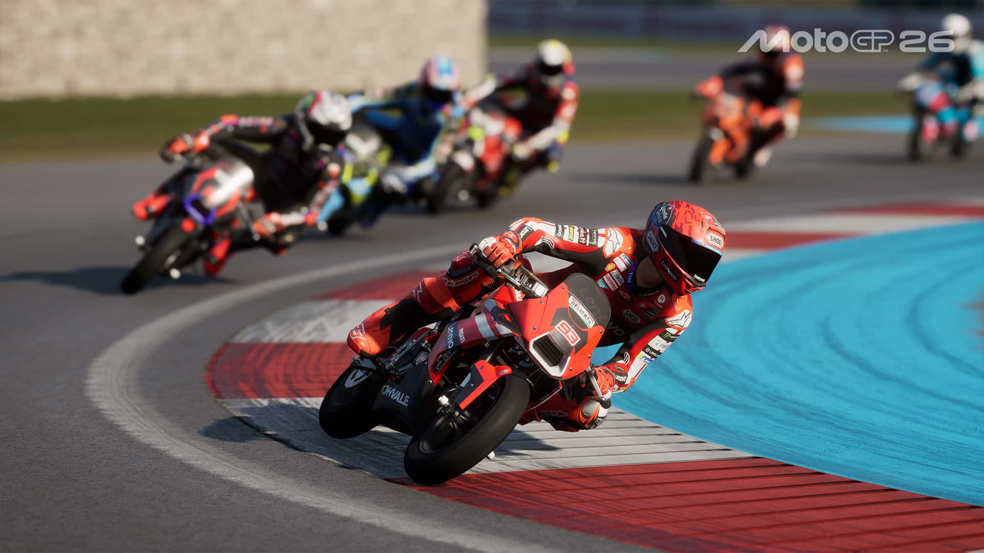 Test de MotoGP 26 : nous voyons ici une groupe de minibikes en virage. Le premier pilote est Marc Marquez, sur une moto aux couleurs de Ducati