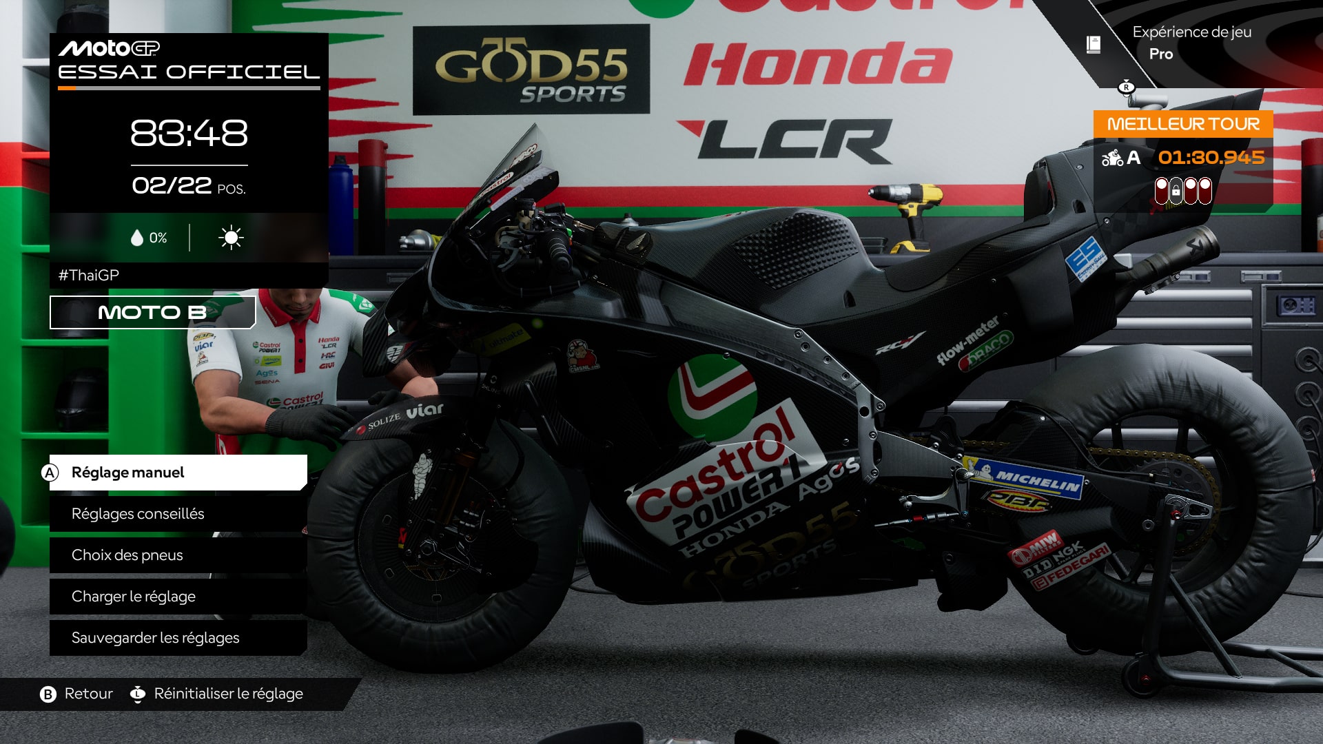 Test de MotoGP 26 : nous voyons ici une moto Honda de test, avec une livrée en carbone, et quelques sponsors