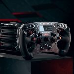 Le volant Fanatec ClubSport F1 V3 monté sur la base ClubSport DD+ du ClubSport F1 Racing System
