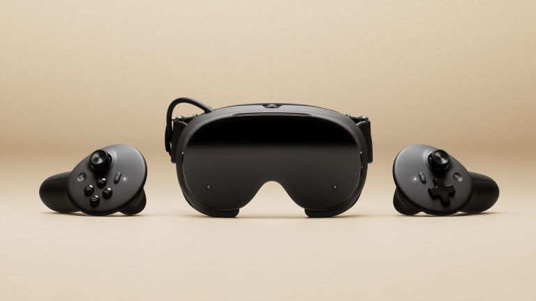 Le Steam Frame de Valve, casque VR sans fil, entouré de ses deux manettes