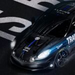 Visuel officiel de l'Alpine Sim Racing Series : une Alpine A110 aux couleurs de Trak Racer