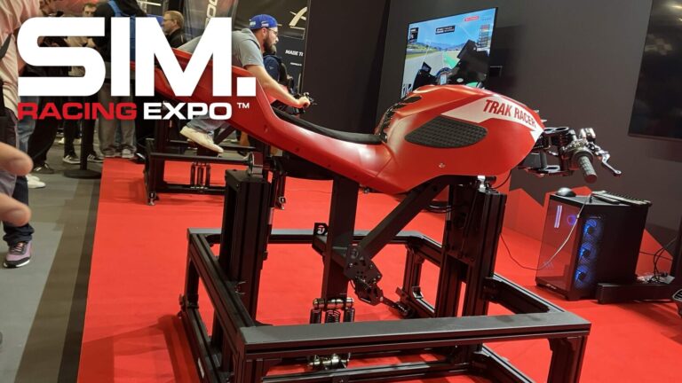 Le cockpit moto Trak Racer TRZ sur le stand Trak Racer de la SimRacing Expo 2026