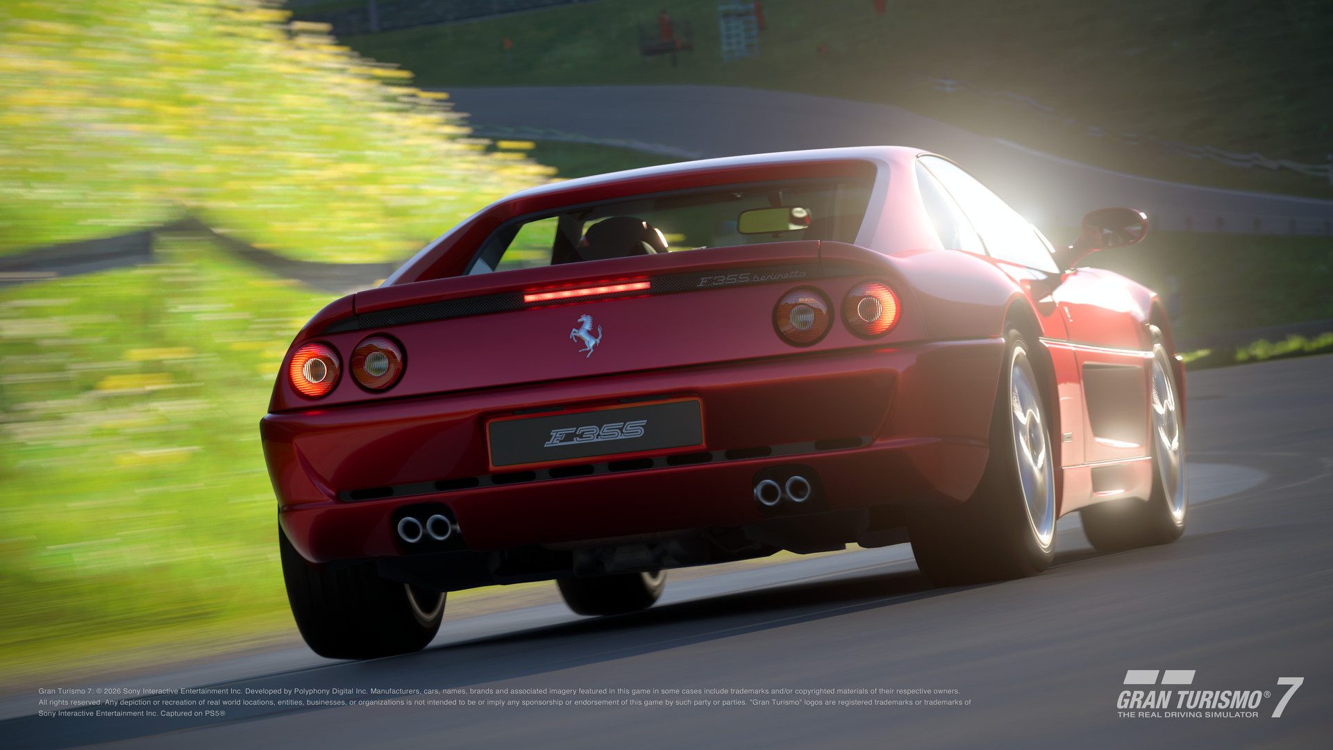 La Ferrari F355 Berlinetta '94 rouge vue de trois quarts arrière sur circuit