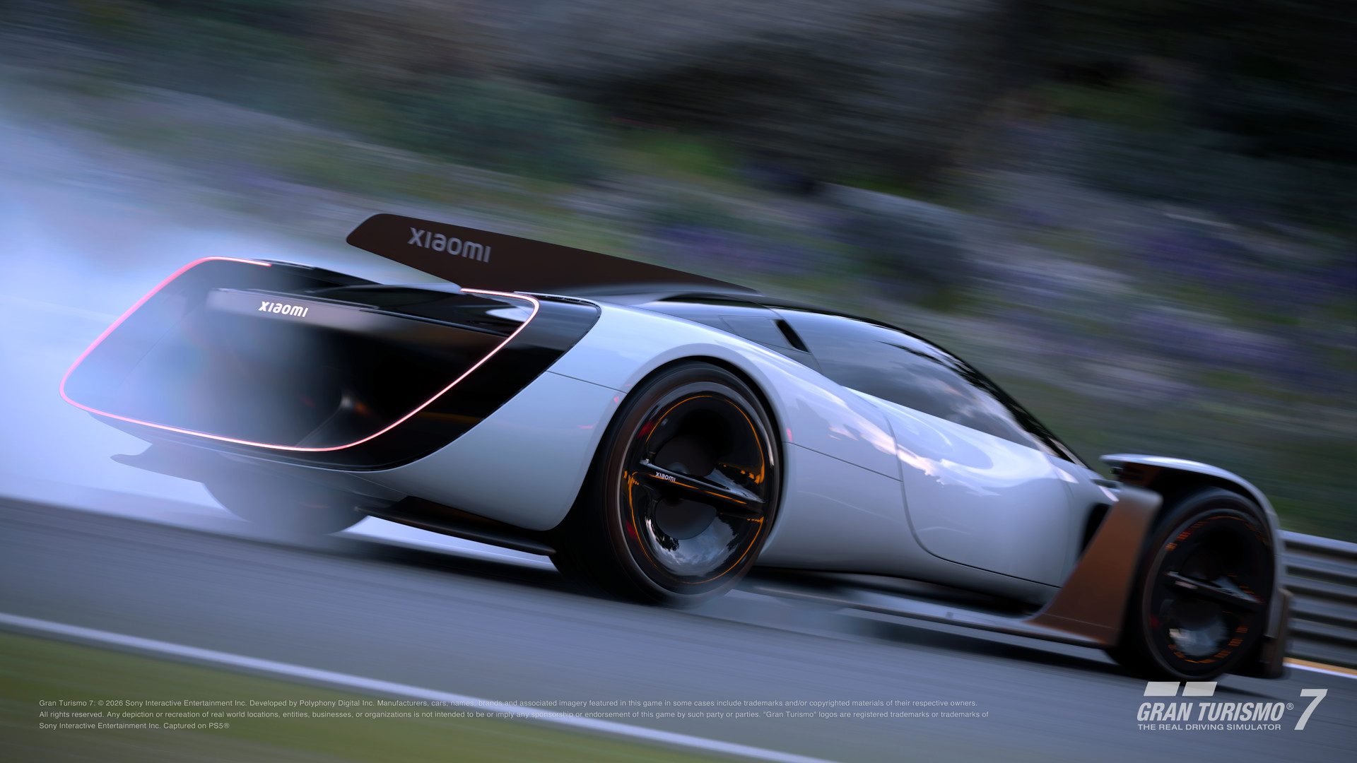 La Xiaomi Vision Gran Turismo en piste, vue de trois quarts arrière
