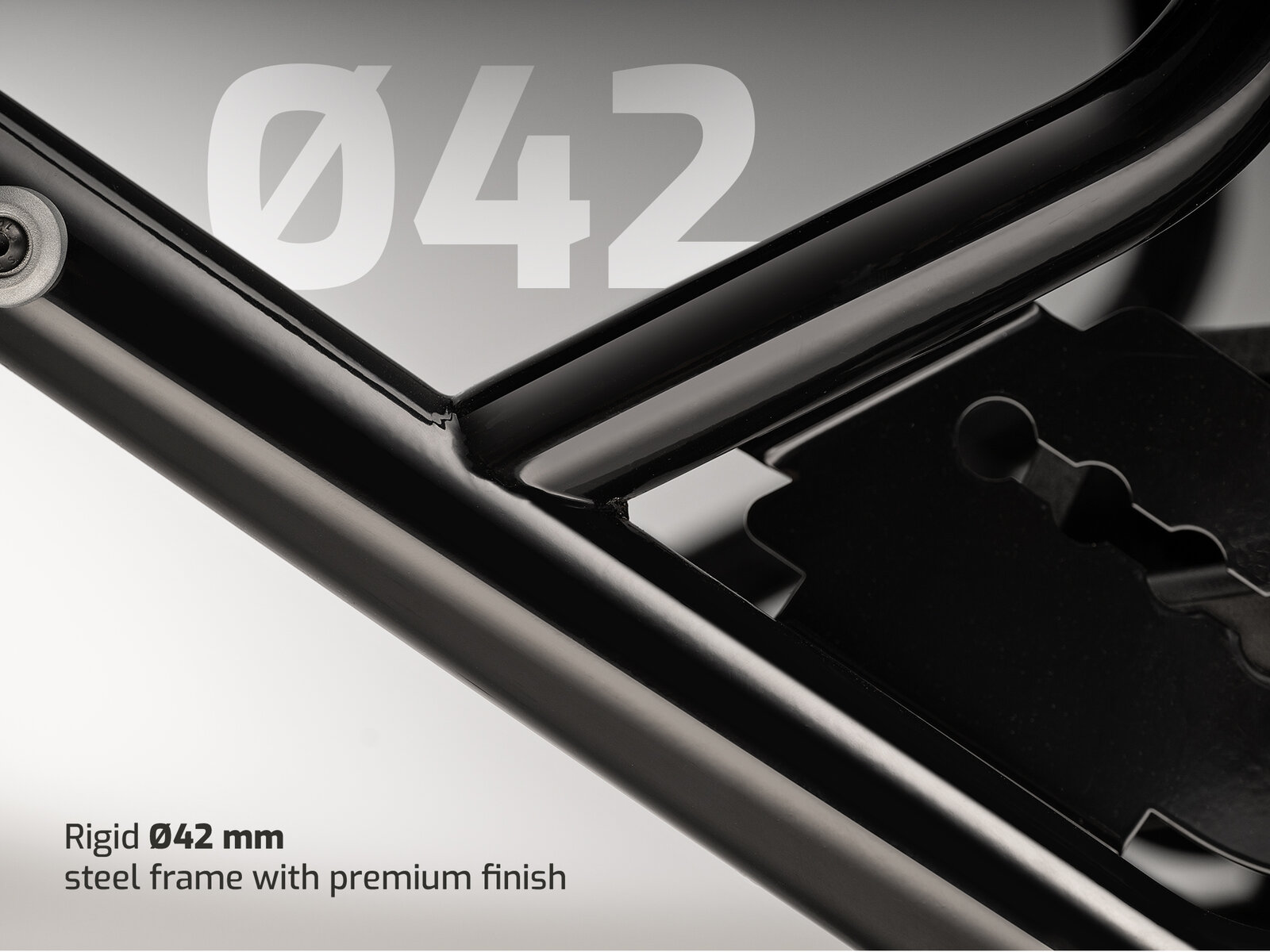 Gros plan sur le tube en acier de 42 mm de diamètre du F-GT Shift