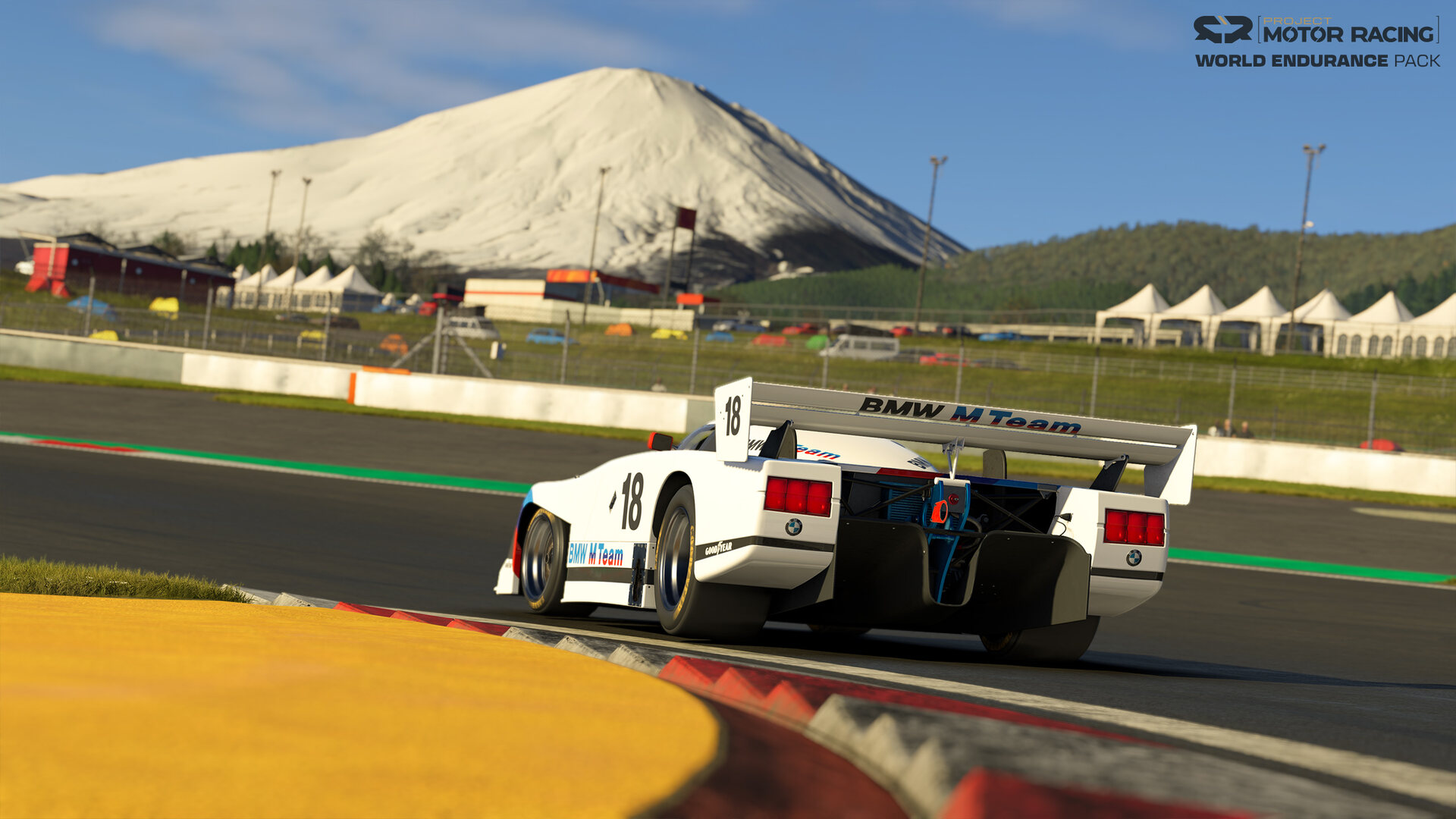 La BMW March GTP de 1986 à Fuji, le mont Fuji en arrière-plan, dans Project Motor Racing