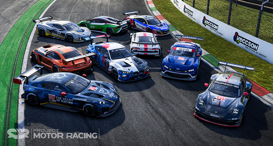 Plusieurs voitures GT de Project Motor Racing réunies dans un virage