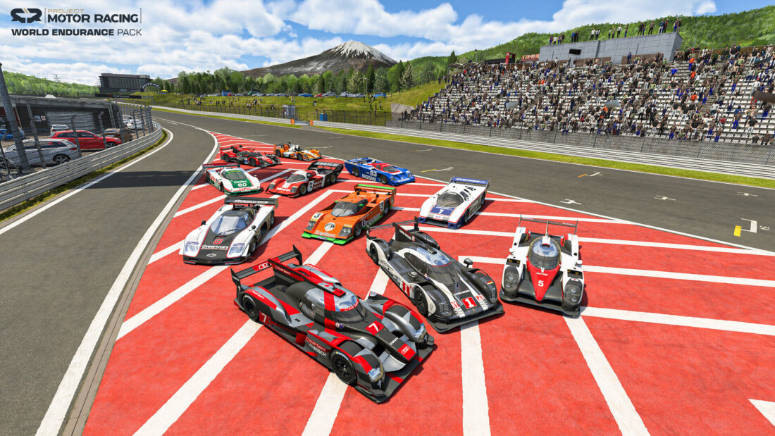 Les onze voitures du Project Motor Racing World Endurance Pack sur la grille de Fuji Speedway, le mont Fuji en arrière-plan