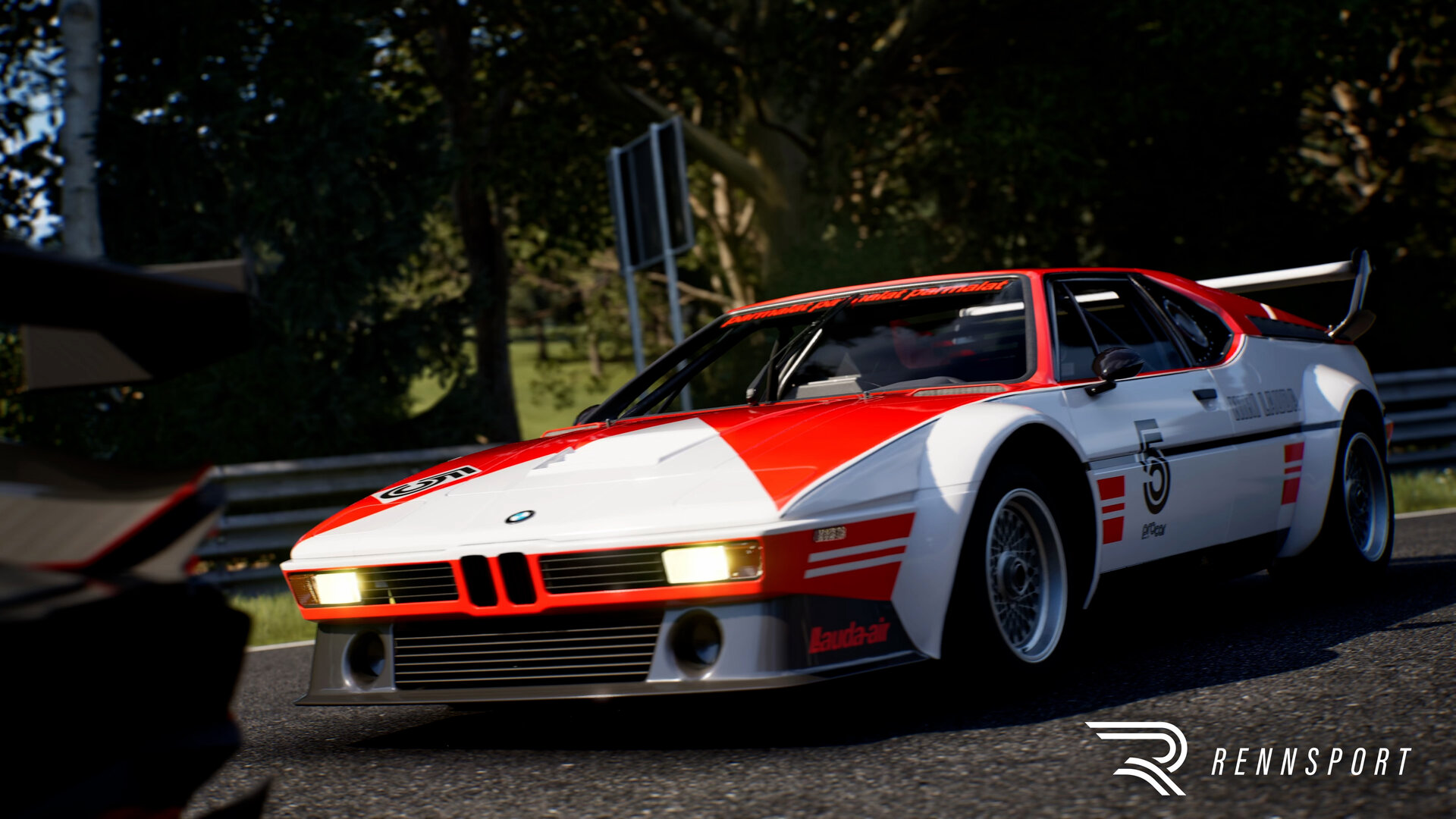 La BMW M1 Procar phares allumés dans Rennsport