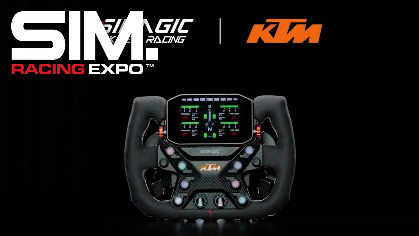 Volant Simagic KTM X-Bow GT2 de face, sous les logos Simagic et KTM